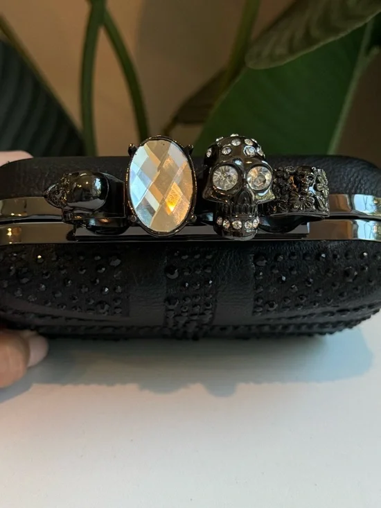Knuckle Clutch Bag - Picture 5 of 9